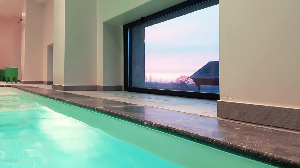la-poignardiere-piscine-interieure-1-1030×579